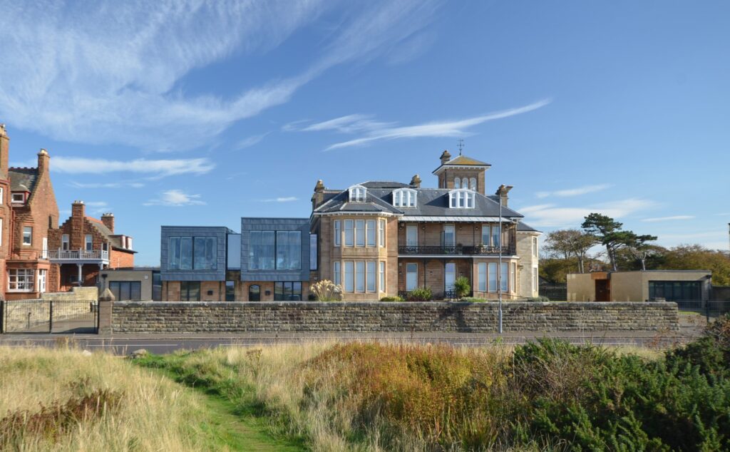 2 Crosbie Tower, 139 South Beach, Troon